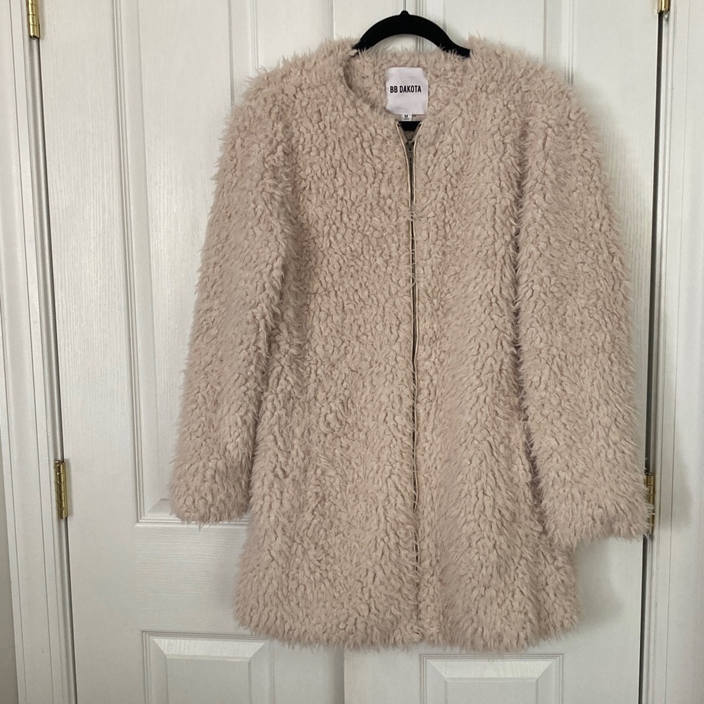 BB Dakota Women's Tan Teddy Faux Shearling Jacket. Size M